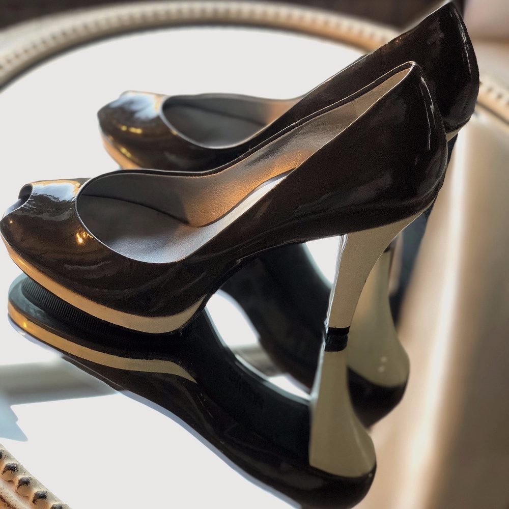 Kenneth Cole Reaction Slate Grey Peep Toe Pumps